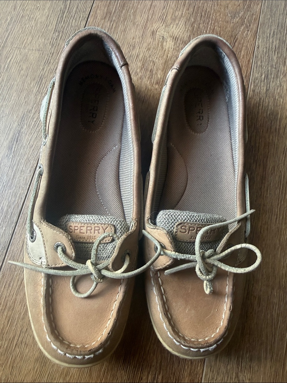 Sperry Classic Tan Leather Lace-Up Boat Shoes. Size 8.5